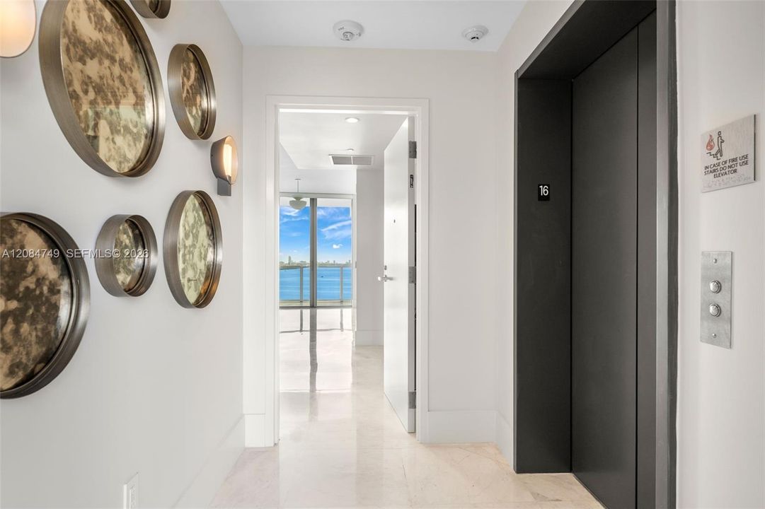 En Venta: $1,200,000 (2 camas, 3 baños, 1137 Pies cuadrados)