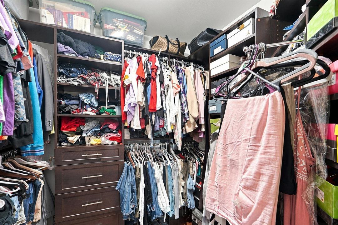 28_bedroom