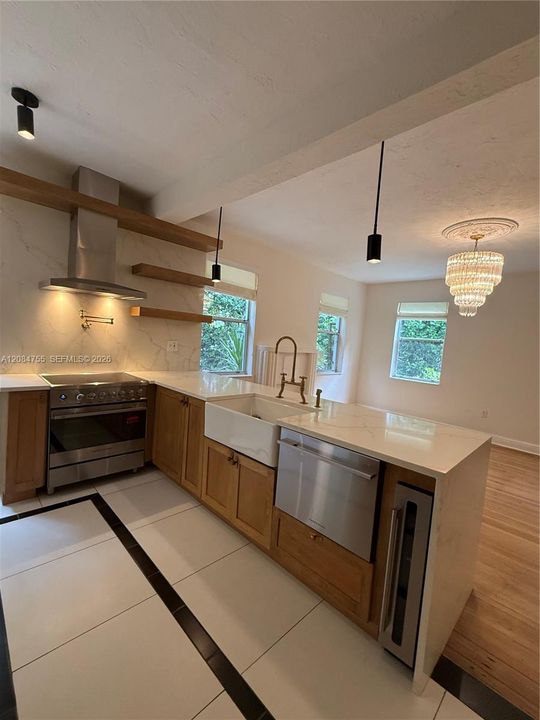 В аренду: $4,250 (2 спален, 2 ванн, 6064 Квадратных фут)
