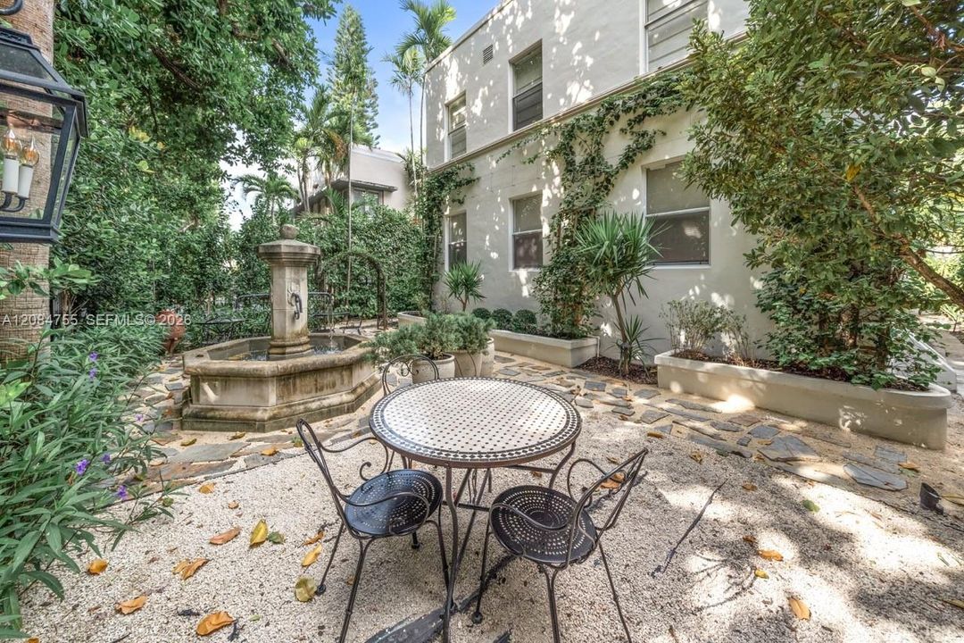 В аренду: $4,250 (2 спален, 2 ванн, 6064 Квадратных фут)