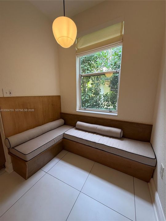 В аренду: $4,250 (2 спален, 2 ванн, 6064 Квадратных фут)