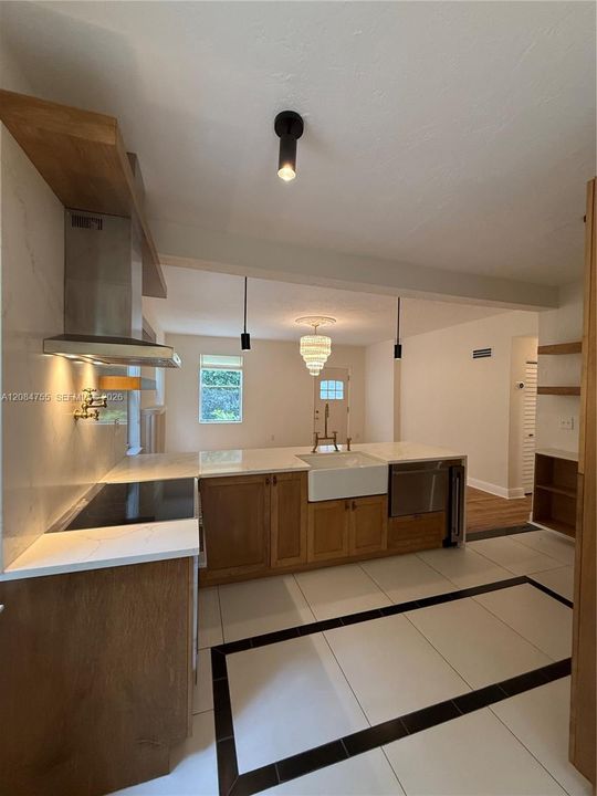 В аренду: $4,250 (2 спален, 2 ванн, 6064 Квадратных фут)