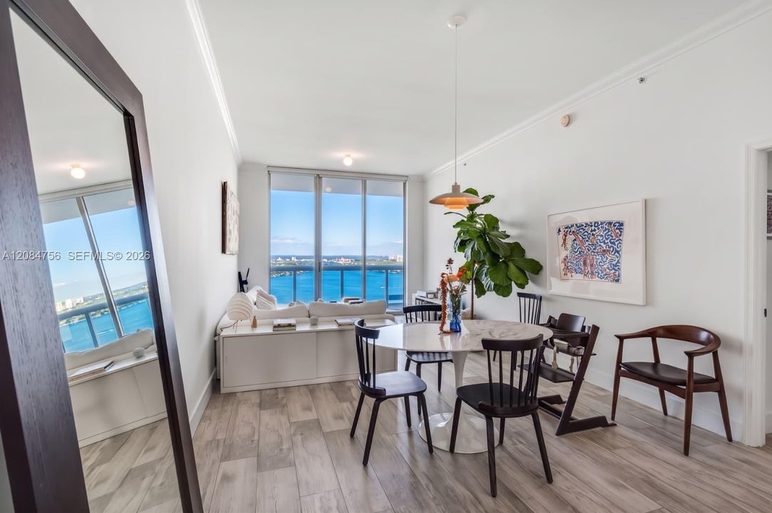 En Venta: $749,900 (3 camas, 3 baños, 1398 Pies cuadrados)
