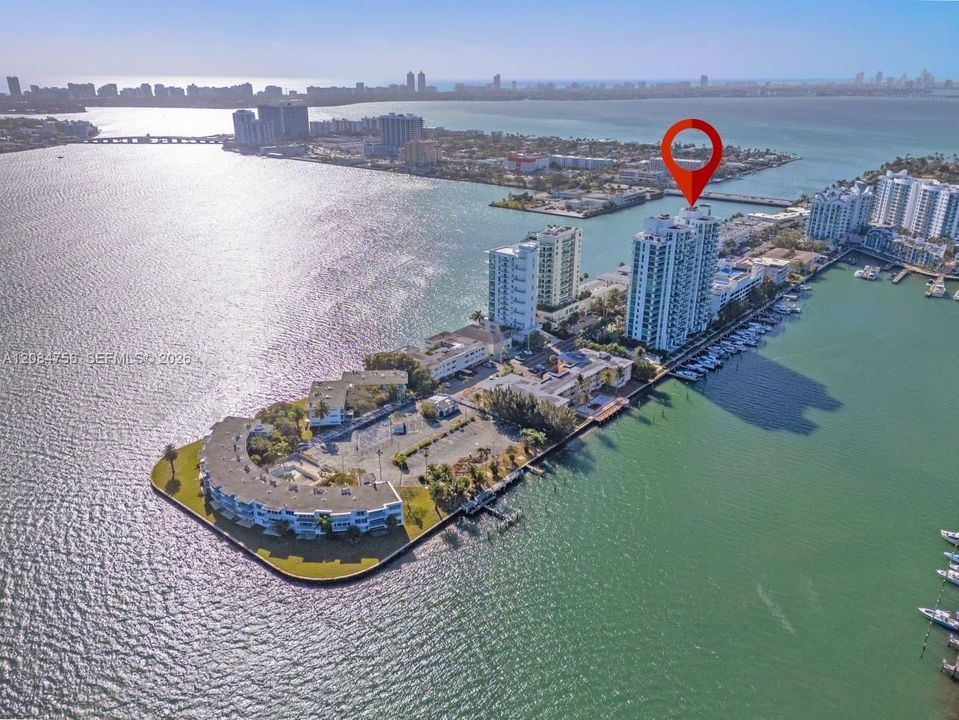En Venta: $749,900 (3 camas, 3 baños, 1398 Pies cuadrados)