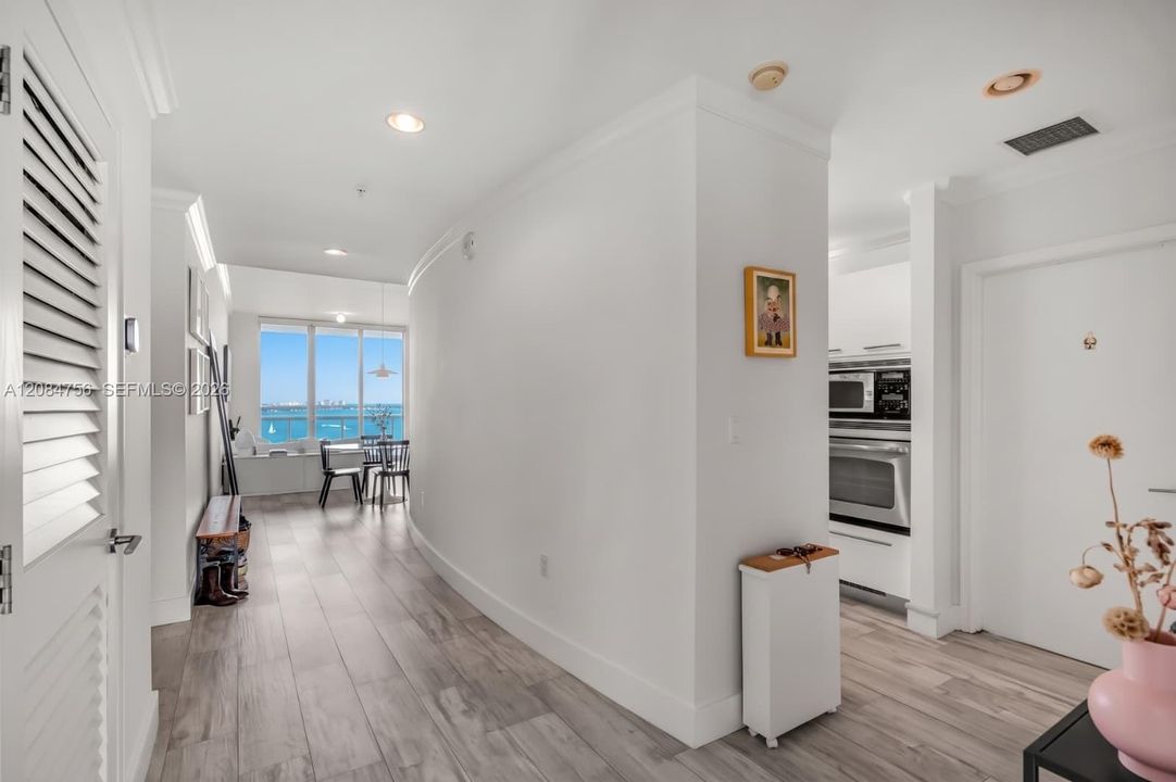 En Venta: $749,900 (3 camas, 3 baños, 1398 Pies cuadrados)