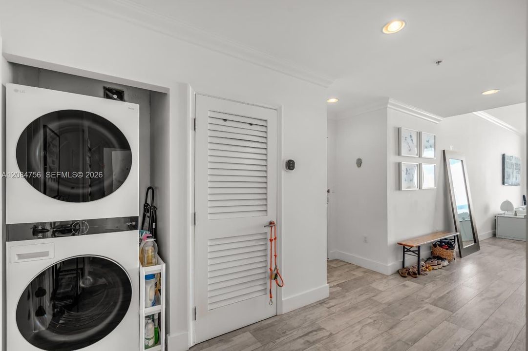 En Venta: $749,900 (3 camas, 3 baños, 1398 Pies cuadrados)