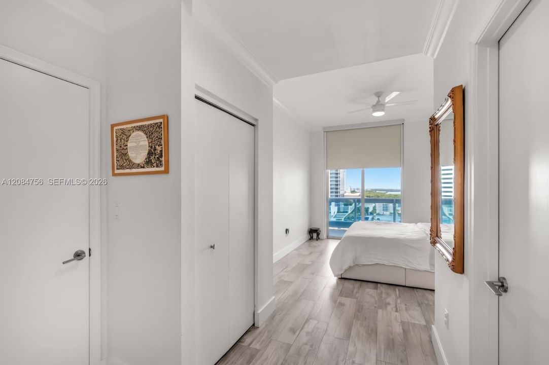 En Venta: $749,900 (3 camas, 3 baños, 1398 Pies cuadrados)