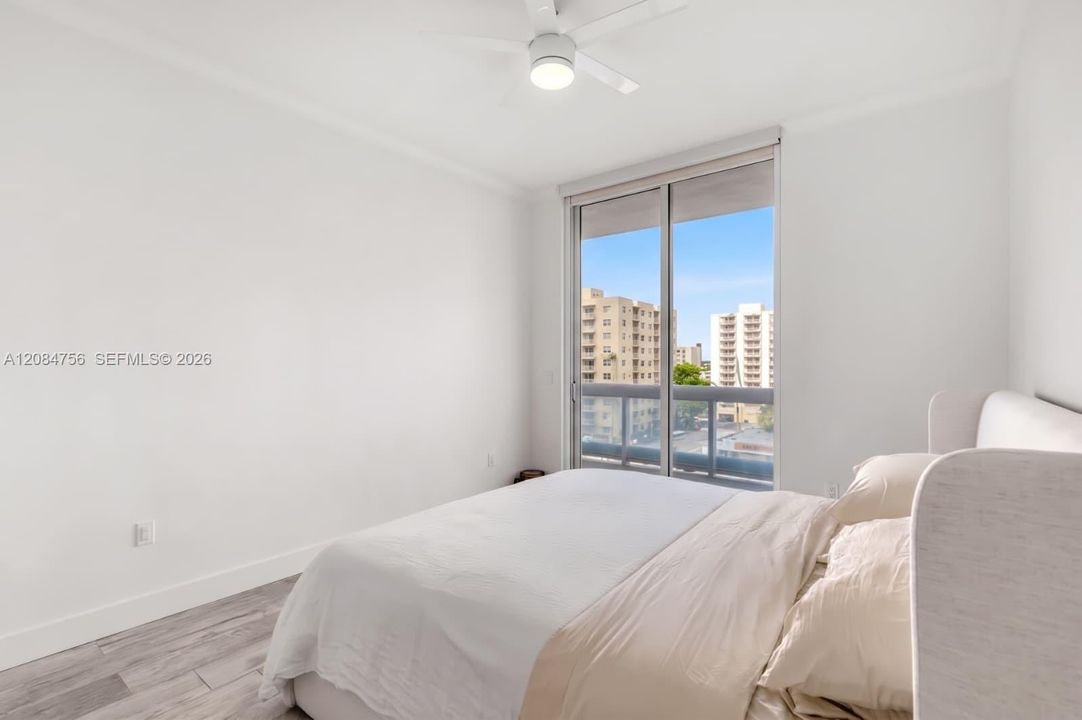 En Venta: $749,900 (3 camas, 3 baños, 1398 Pies cuadrados)