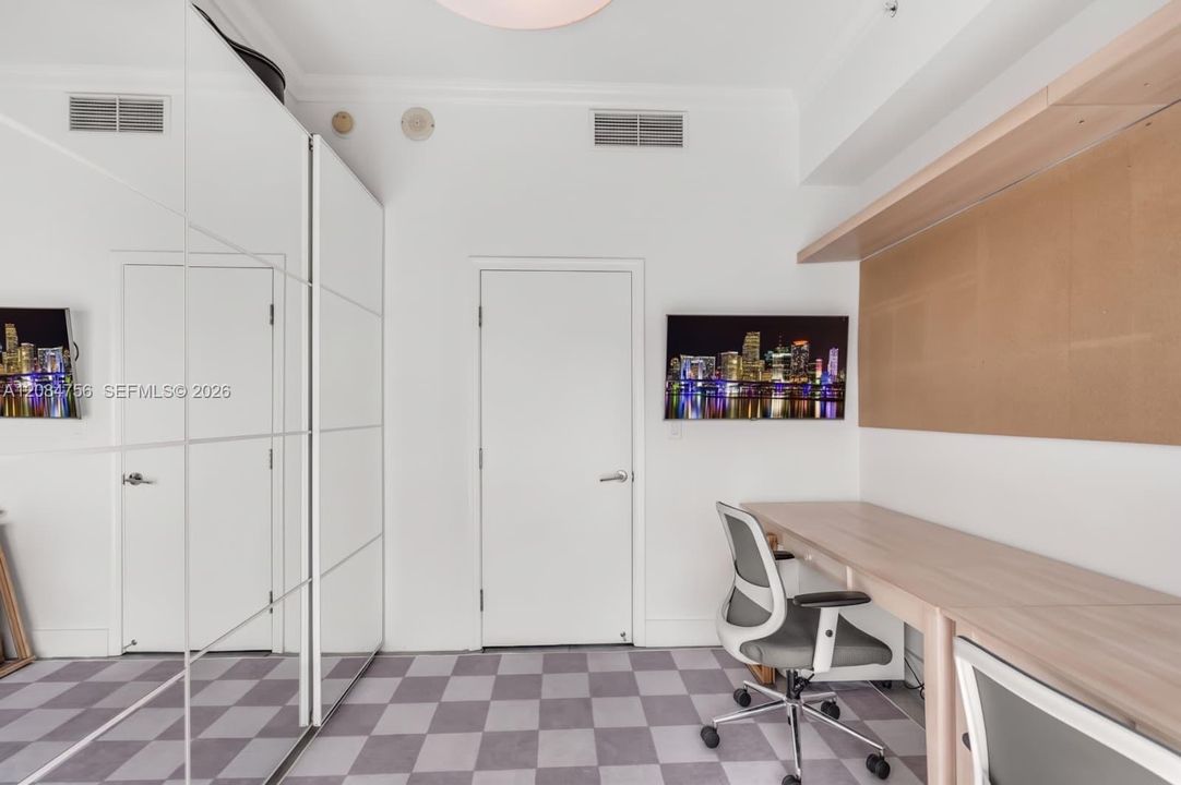 En Venta: $749,900 (3 camas, 3 baños, 1398 Pies cuadrados)
