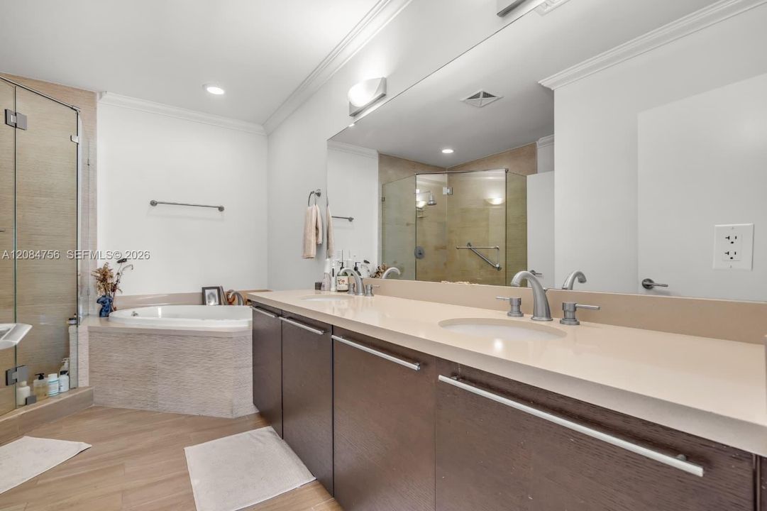 En Venta: $749,900 (3 camas, 3 baños, 1398 Pies cuadrados)