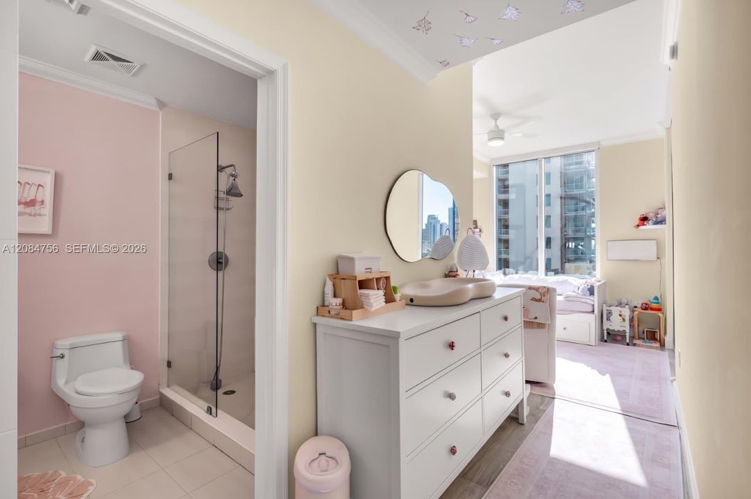 En Venta: $749,900 (3 camas, 3 baños, 1398 Pies cuadrados)