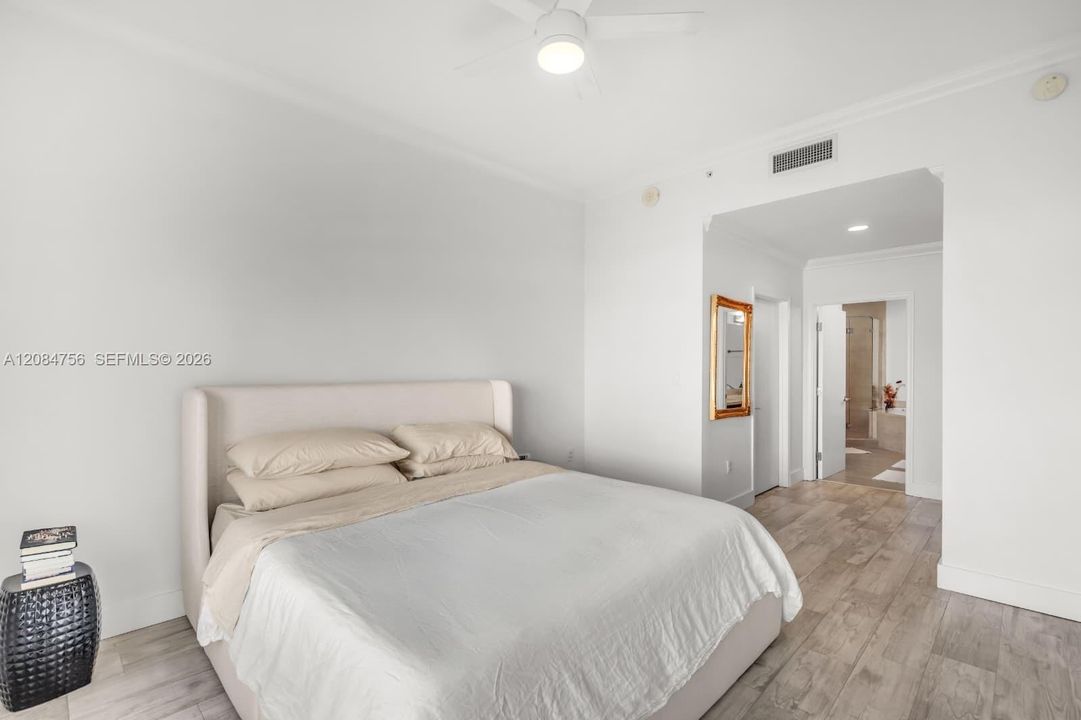 En Venta: $749,900 (3 camas, 3 baños, 1398 Pies cuadrados)
