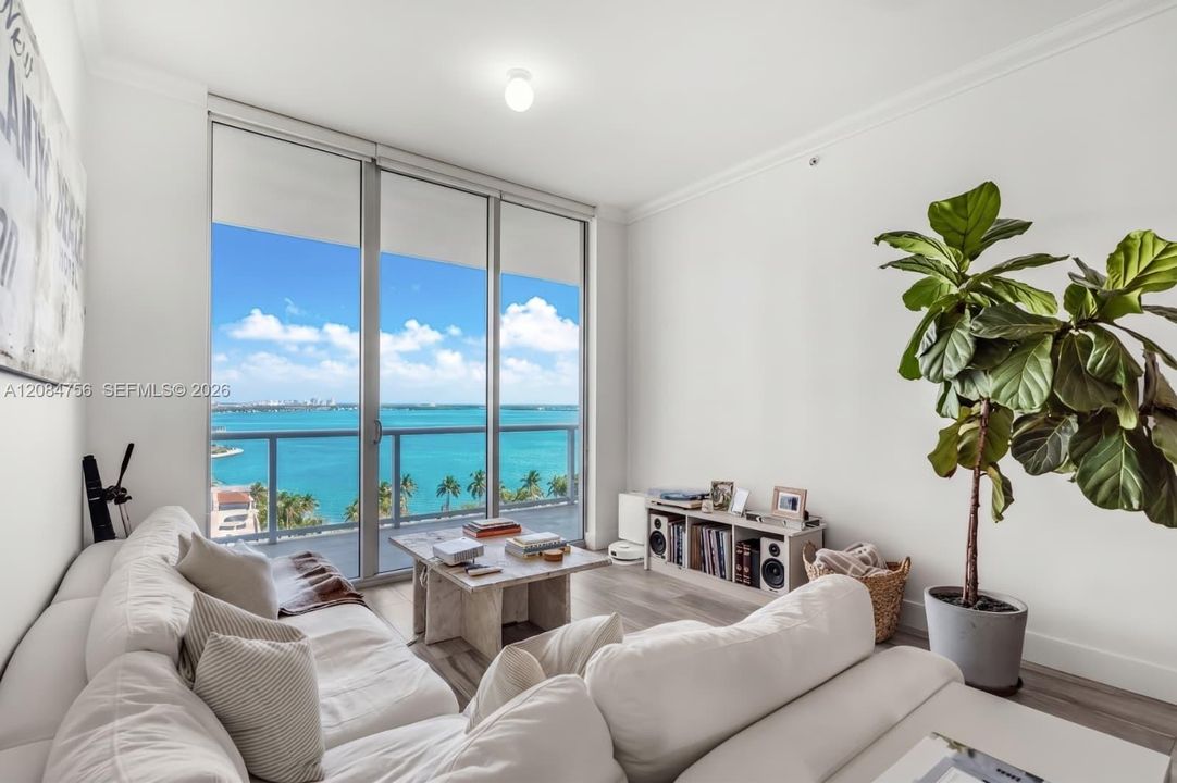 En Venta: $749,900 (3 camas, 3 baños, 1398 Pies cuadrados)