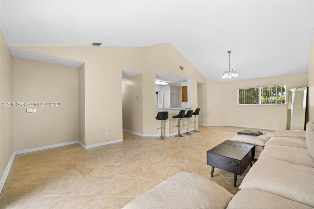 For Rent: $1,700 (1 beds, 1 baths, 872 Square Feet)