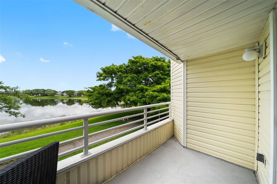 For Rent: $1,700 (1 beds, 1 baths, 872 Square Feet)