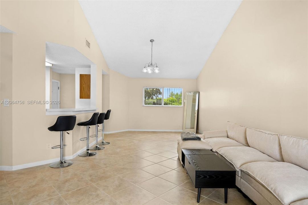 For Rent: $1,700 (1 beds, 1 baths, 872 Square Feet)