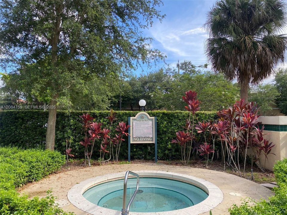 For Rent: $2,050 (2 beds, 2 baths, 1024 Square Feet)