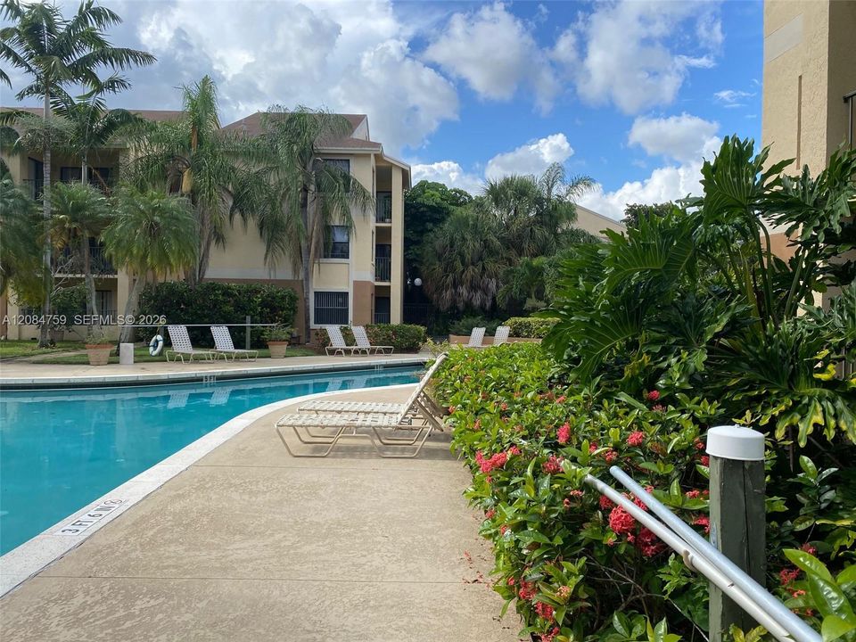 For Rent: $2,050 (2 beds, 2 baths, 1024 Square Feet)