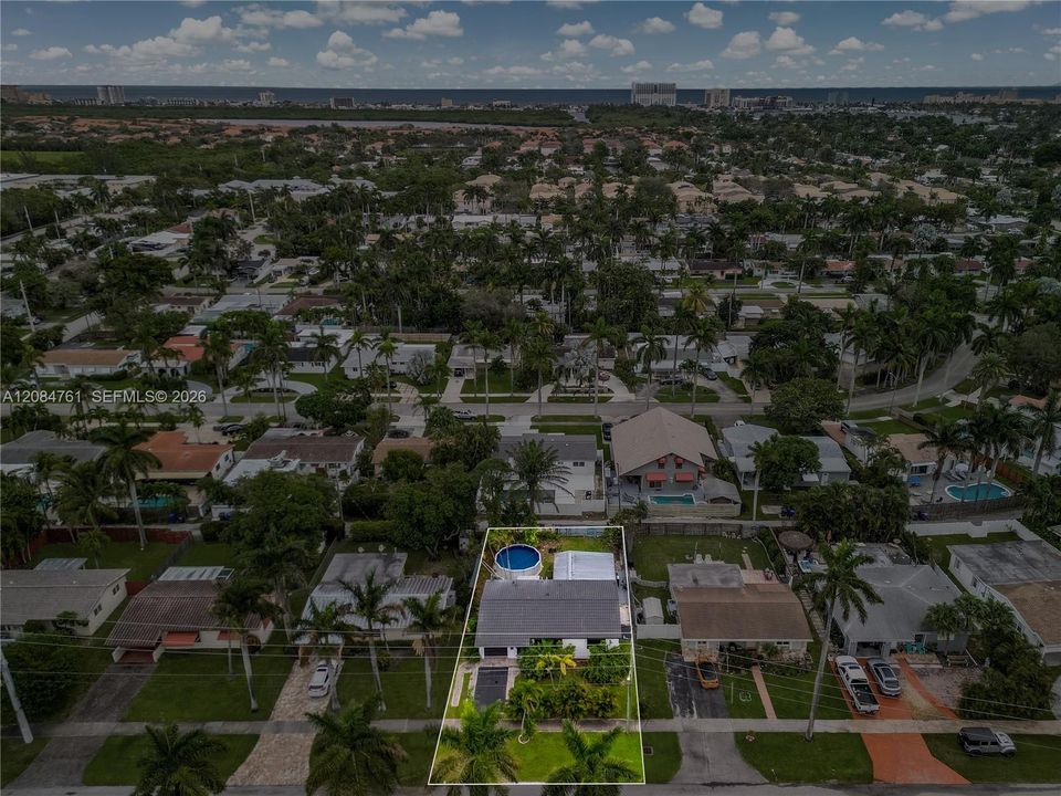 En Venta: $710,000 (3 camas, 2 baños, 934 Pies cuadrados)