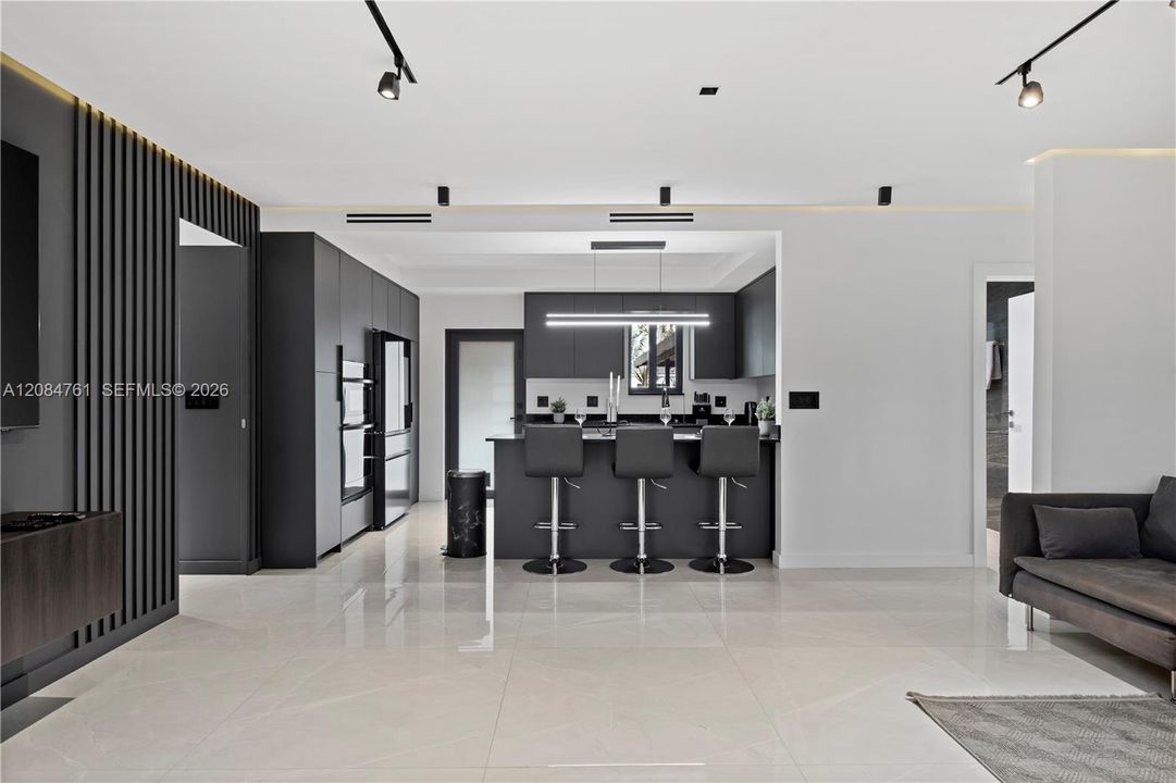 En Venta: $710,000 (3 camas, 2 baños, 934 Pies cuadrados)