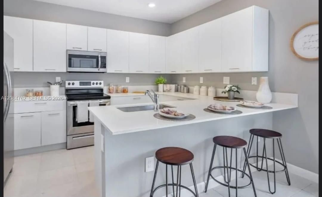 For Rent: $2,395 (3 beds, 2 baths, 1393 Square Feet)