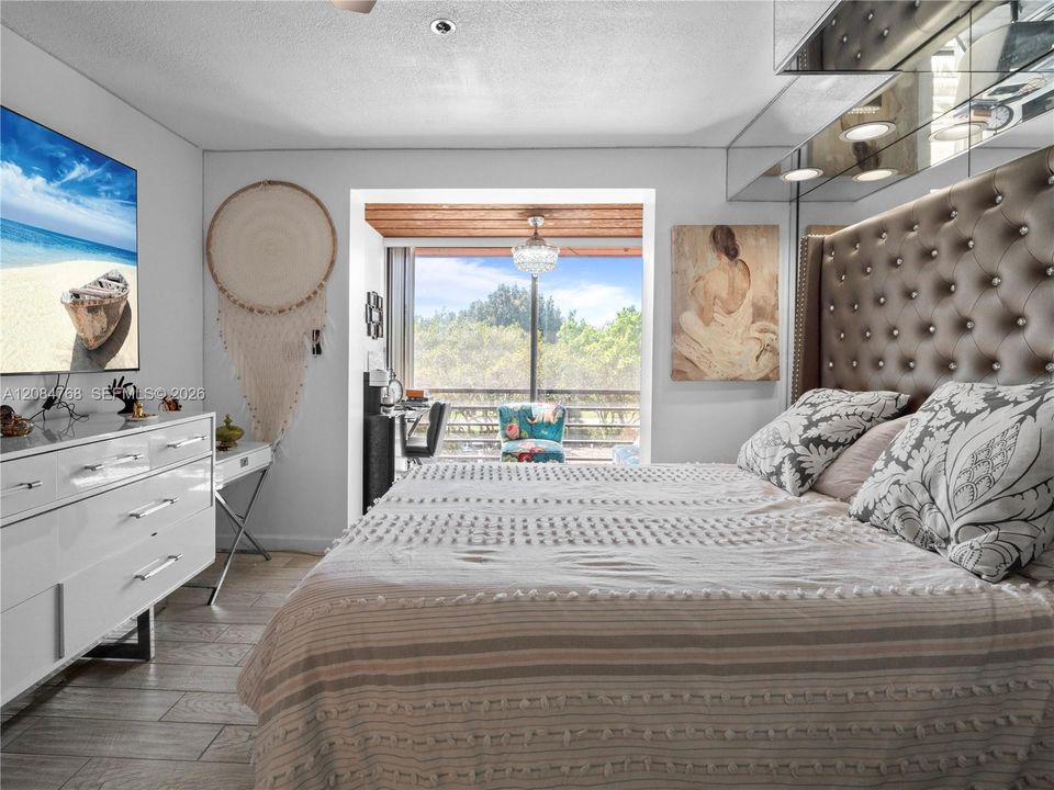 For Sale: $305,000 (3 beds, 2 baths, 1562 Square Feet)