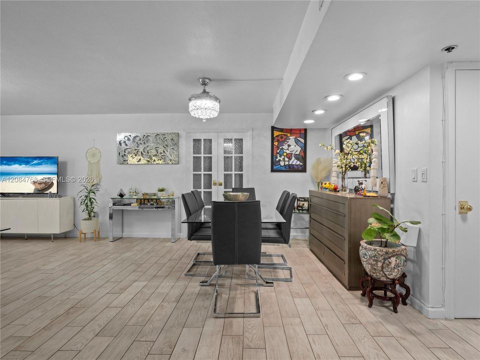 For Sale: $305,000 (3 beds, 2 baths, 1562 Square Feet)