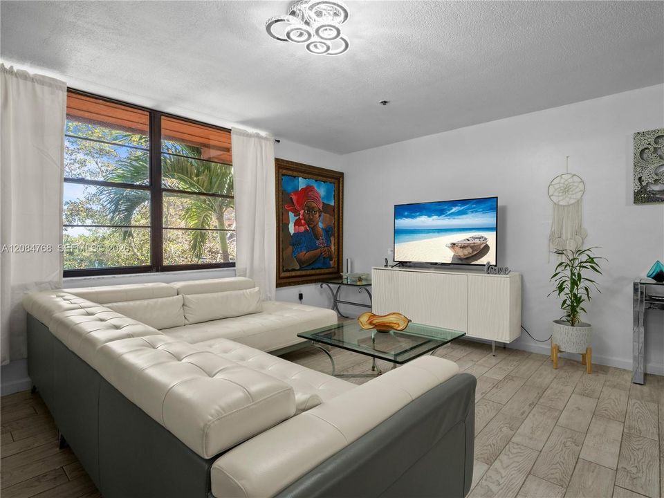 For Sale: $305,000 (3 beds, 2 baths, 1562 Square Feet)