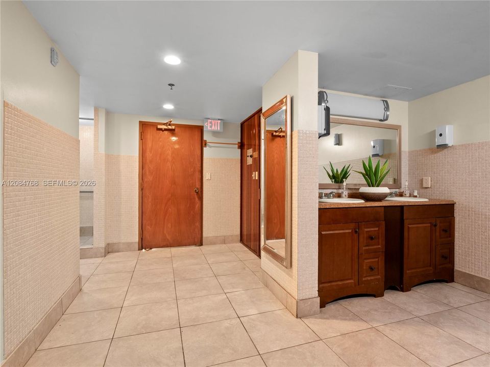 For Sale: $305,000 (3 beds, 2 baths, 1562 Square Feet)