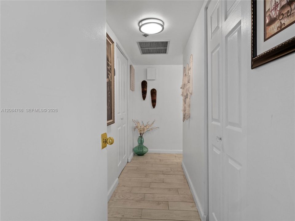 For Sale: $305,000 (3 beds, 2 baths, 1562 Square Feet)