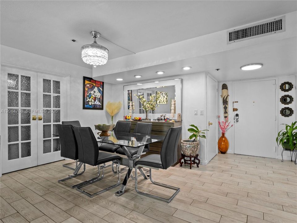 For Sale: $305,000 (3 beds, 2 baths, 1562 Square Feet)
