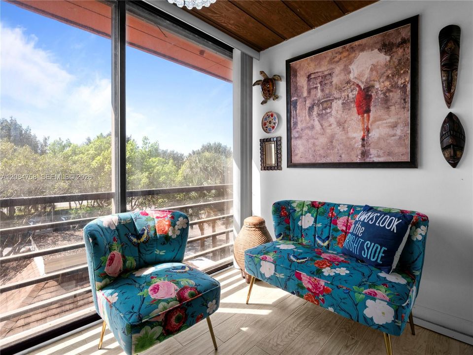 For Sale: $305,000 (3 beds, 2 baths, 1562 Square Feet)