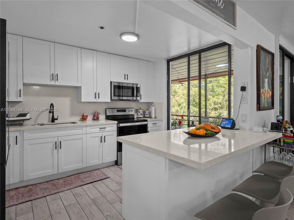 For Sale: $305,000 (3 beds, 2 baths, 1562 Square Feet)