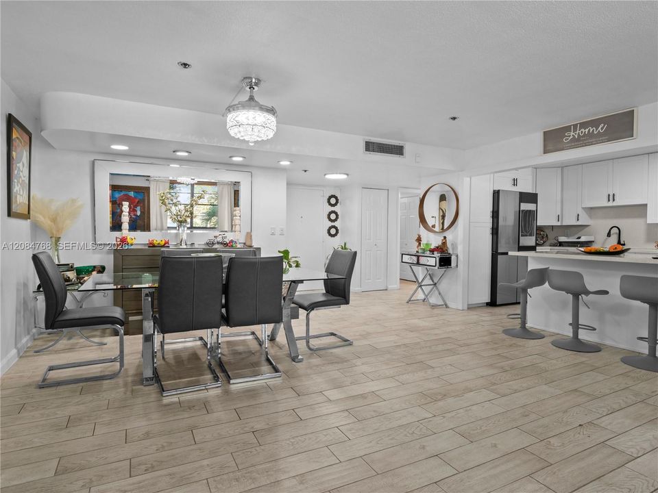 For Sale: $305,000 (3 beds, 2 baths, 1562 Square Feet)