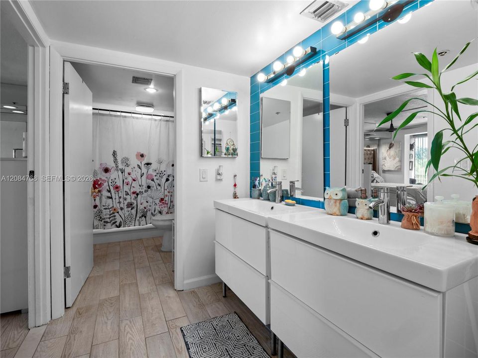 For Sale: $305,000 (3 beds, 2 baths, 1562 Square Feet)