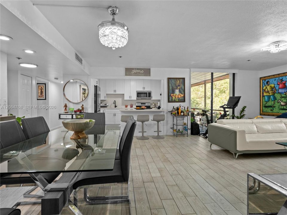 For Sale: $305,000 (3 beds, 2 baths, 1562 Square Feet)