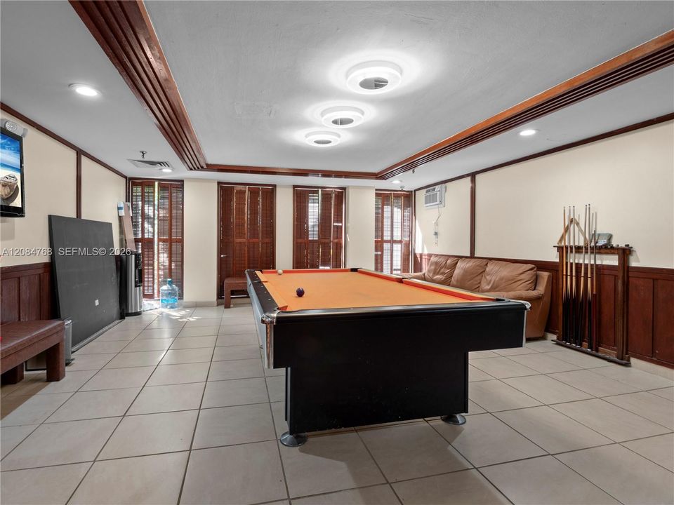 For Sale: $305,000 (3 beds, 2 baths, 1562 Square Feet)