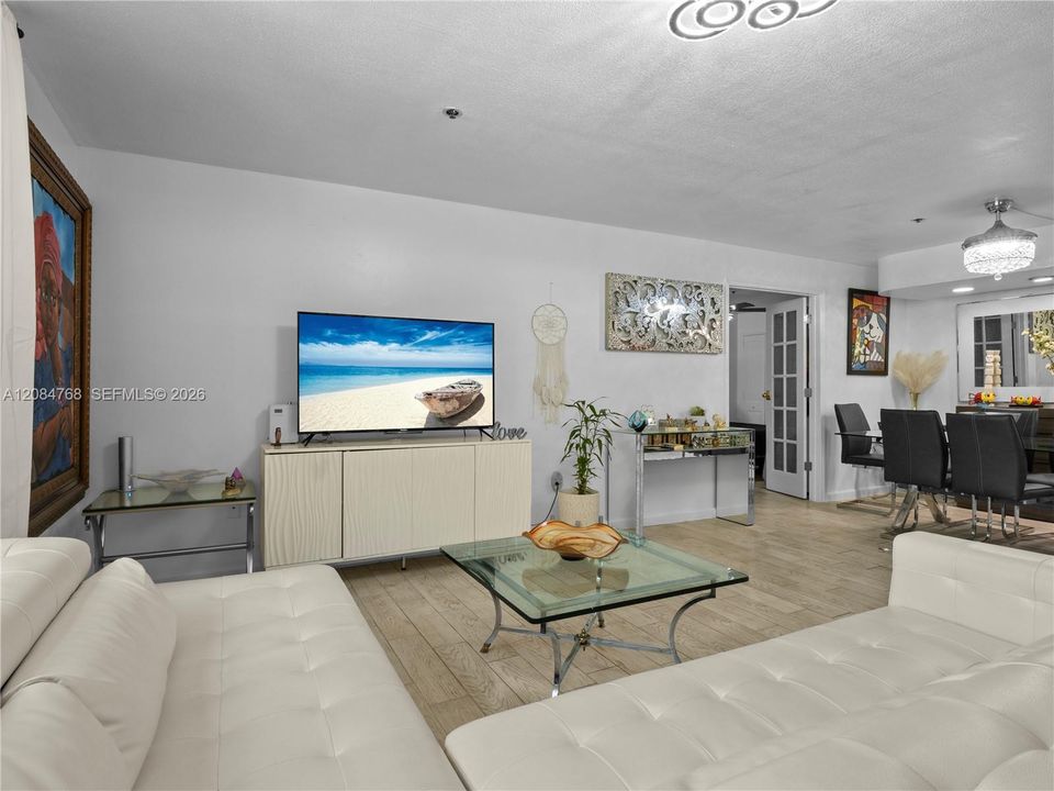For Sale: $305,000 (3 beds, 2 baths, 1562 Square Feet)