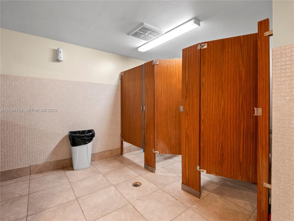 For Sale: $305,000 (3 beds, 2 baths, 1562 Square Feet)