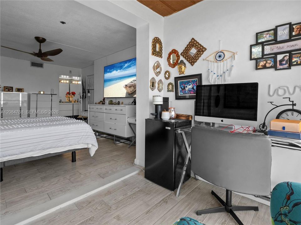 For Sale: $305,000 (3 beds, 2 baths, 1562 Square Feet)