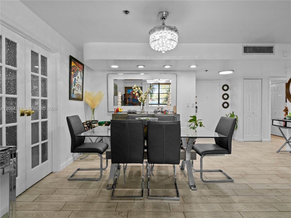 For Sale: $305,000 (3 beds, 2 baths, 1562 Square Feet)