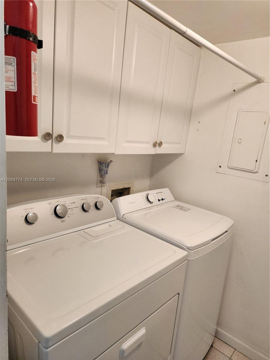 For Rent: $1,900 (2 beds, 1 baths, 935 Square Feet)
