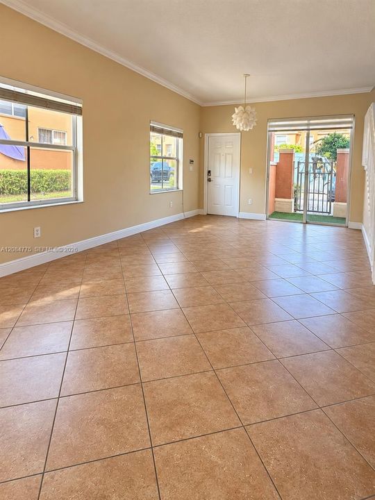 В аренду: $2,500 (4 спален, 2 ванн, 1396 Квадратных фут)
