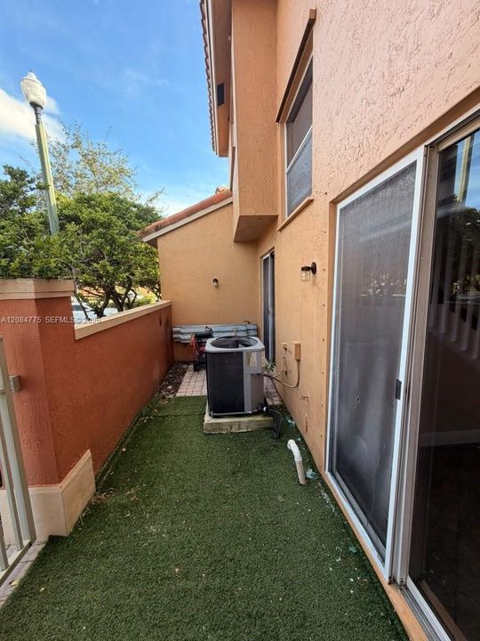 В аренду: $2,500 (4 спален, 2 ванн, 1396 Квадратных фут)