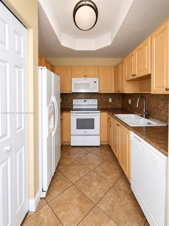 В аренду: $2,500 (4 спален, 2 ванн, 1396 Квадратных фут)