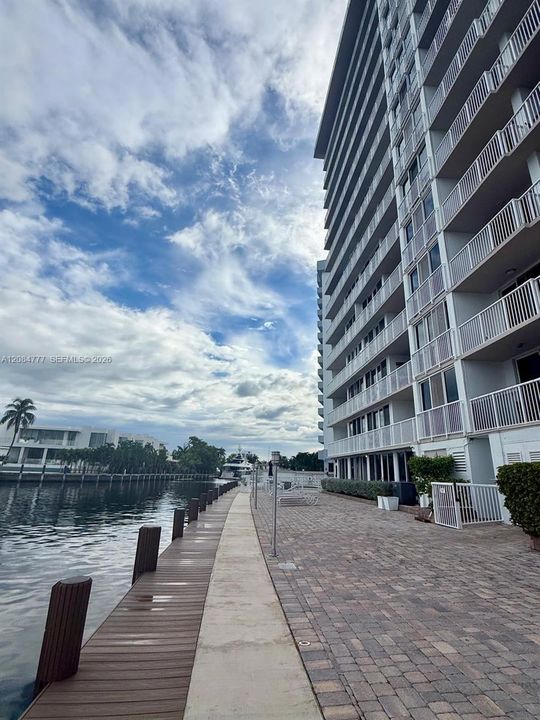 На продажу: $350,000 (2 спален, 2 ванн, 1177 Квадратных фут)
