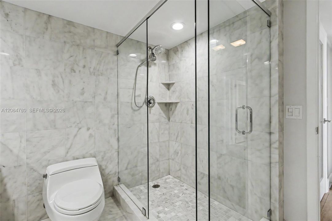 На продажу: $799,000 (2 спален, 2 ванн, 1230 Квадратных фут)