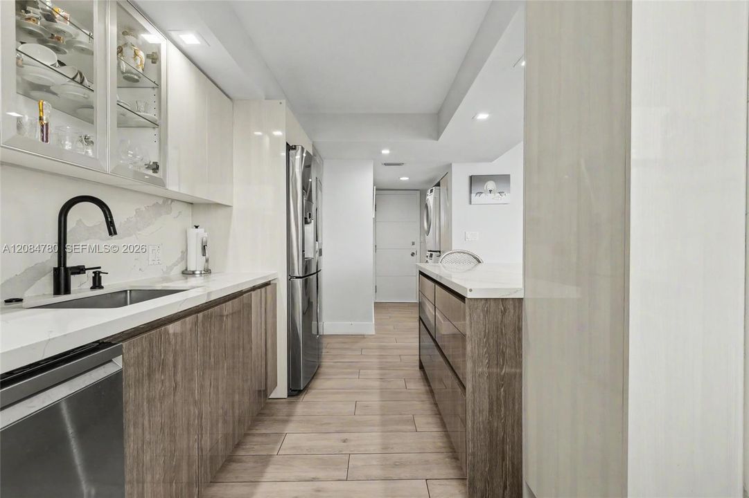 На продажу: $799,000 (2 спален, 2 ванн, 1230 Квадратных фут)