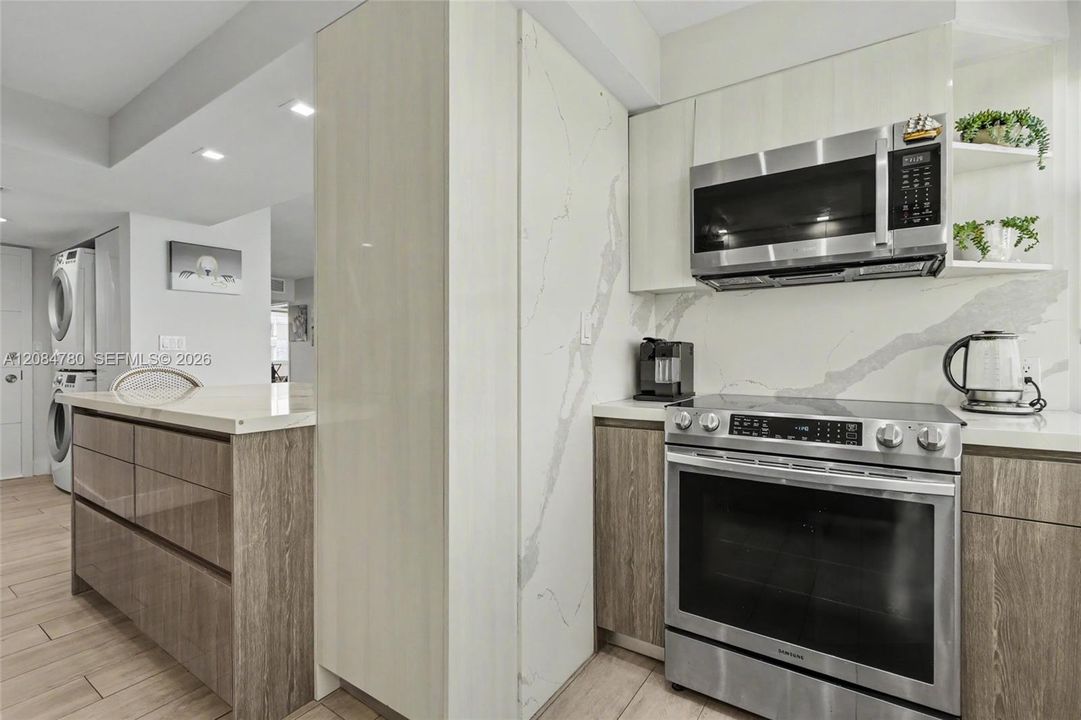 На продажу: $799,000 (2 спален, 2 ванн, 1230 Квадратных фут)