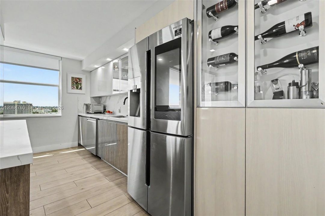 На продажу: $799,000 (2 спален, 2 ванн, 1230 Квадратных фут)